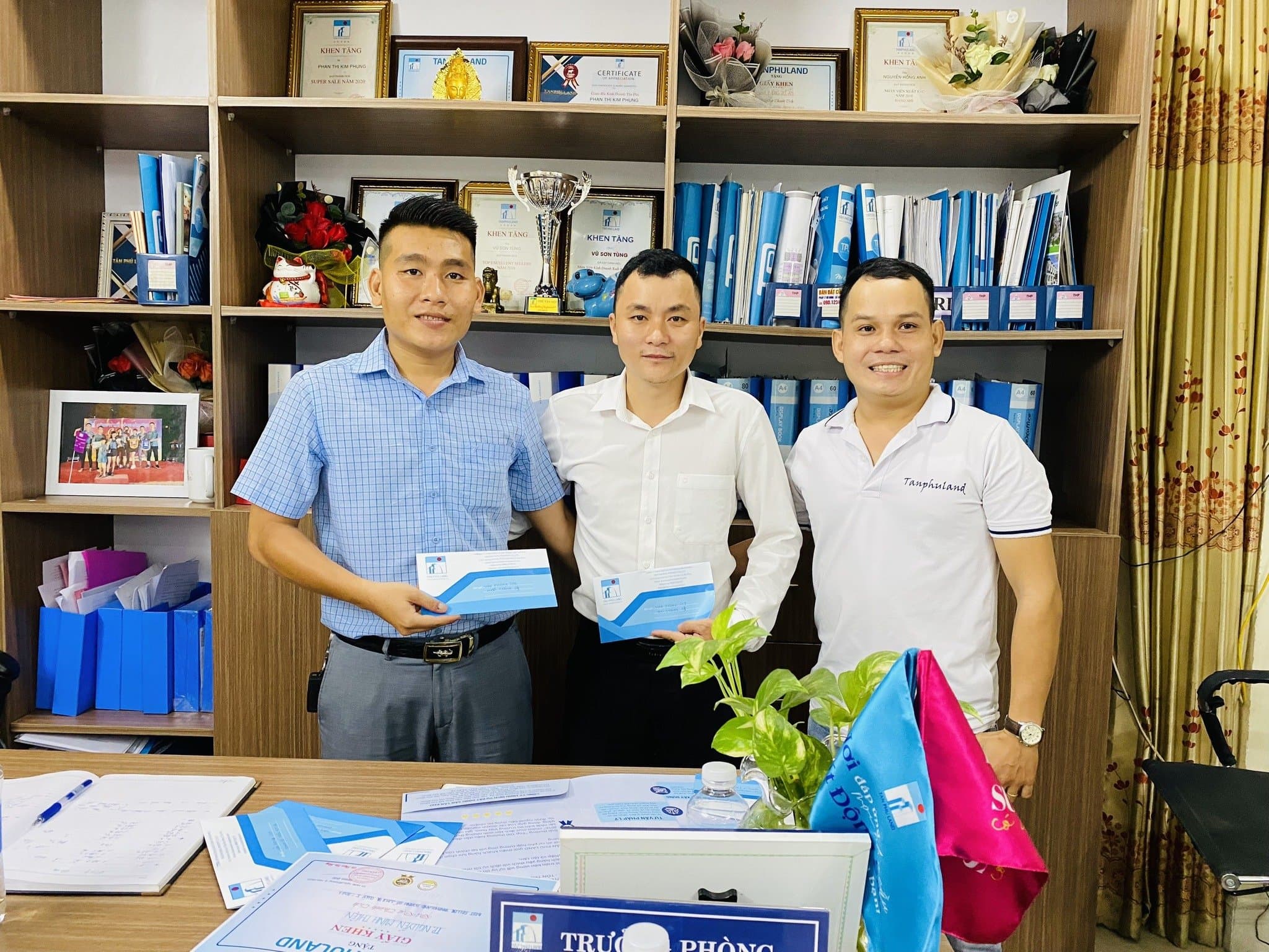 TANPHULAND TỔ CHỨC SINH NHẬT THÁNG 04 VÀ VINH DANH CÁC CÁ NHÂN, TẬP THỂ TIỂU BIỂU XUẤT SẮC THÁNG 03/2023