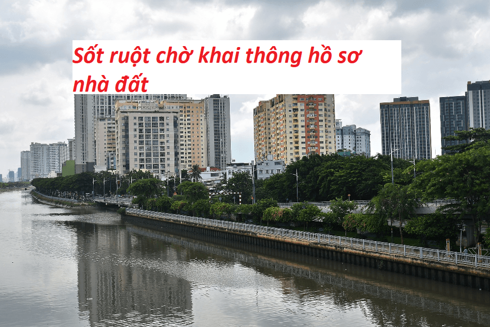 Sốt ruột chờ khai thông hồ sơ nhà đất