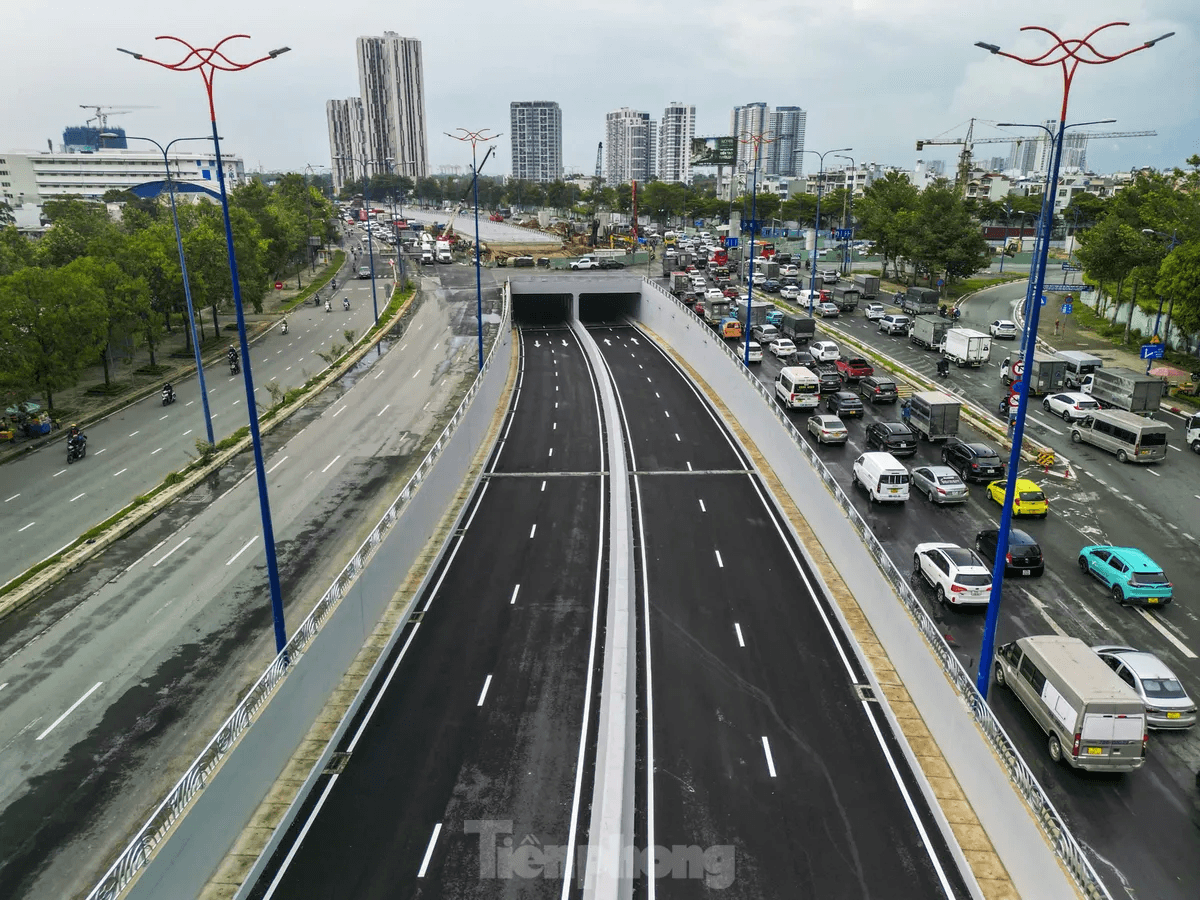 Cận cảnh hầm chui ở nút giao lớn nhất TPHCM trước ngày thông xe