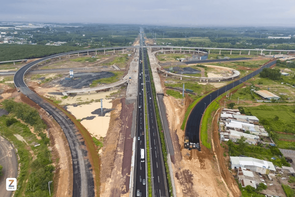 Cao tốc Biên Hòa - Vũng Tàu qua Đồng Nai đã thảm nhựa nhiều đoạn