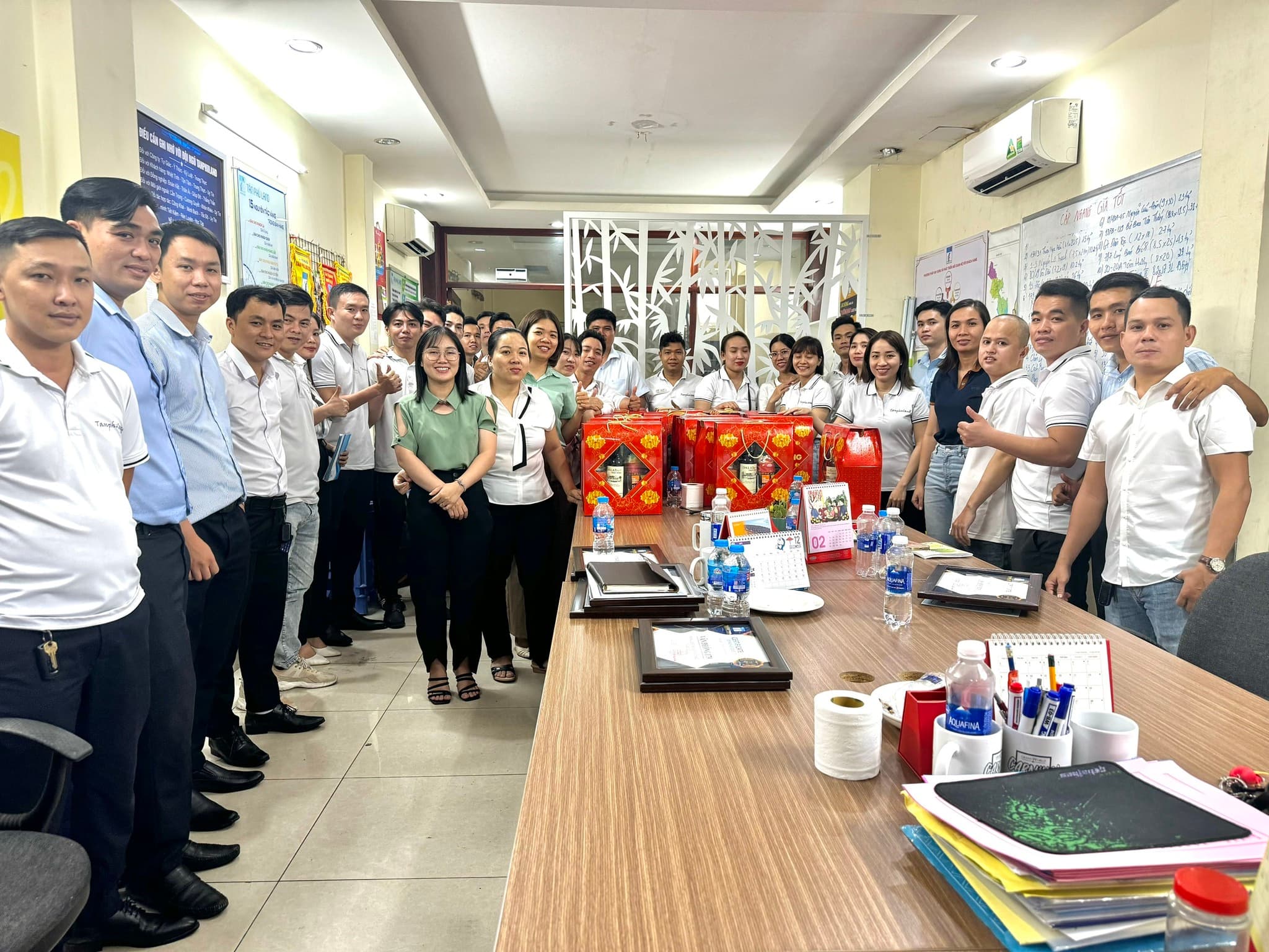 TANPHULAND TỔ CHỨC SINH NHẬT THÁNG 1/2024 VÀ VINH DANH CÁC CÁ NHÂN, TẬP THỂ TIỂU BIỂU XUẤT SẮC THÁNG 12, QUÝ IV, NĂM 2023