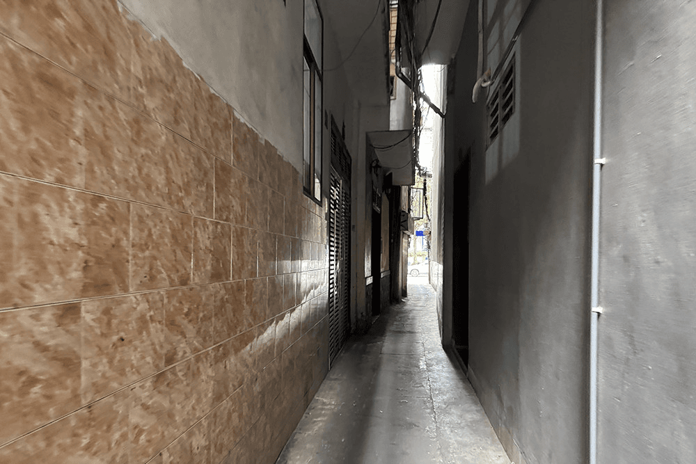 Mua nhà 6 tỷ trong ngõ vừa một xe máy, cả năm chưa bán nổi